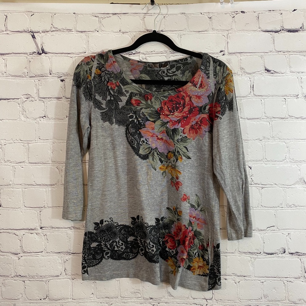 Pretty Shirt - Picture 2 of 7